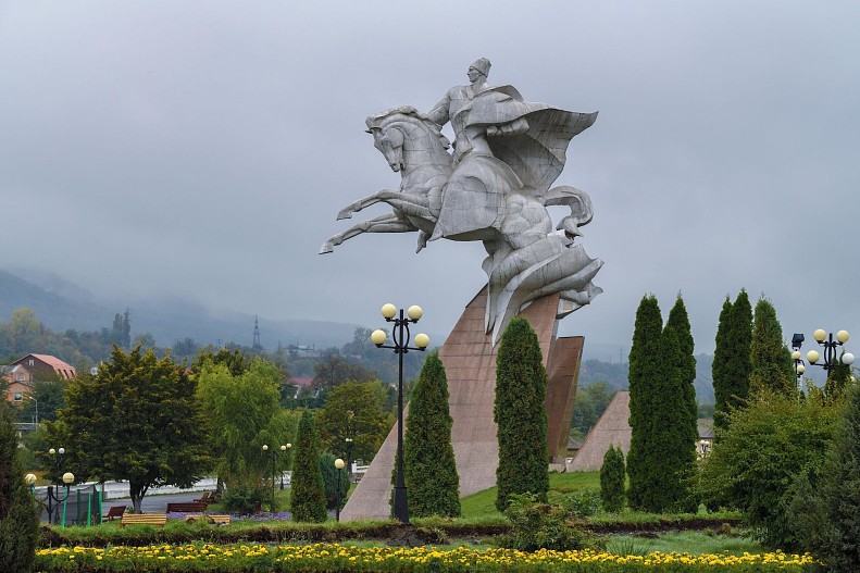 Памятник генералу Плиеву