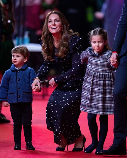 Кейт Миддлтон с детьми Луи и Шарлоттой