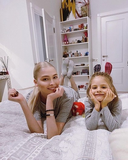 Алёна Шишкова с дочерью