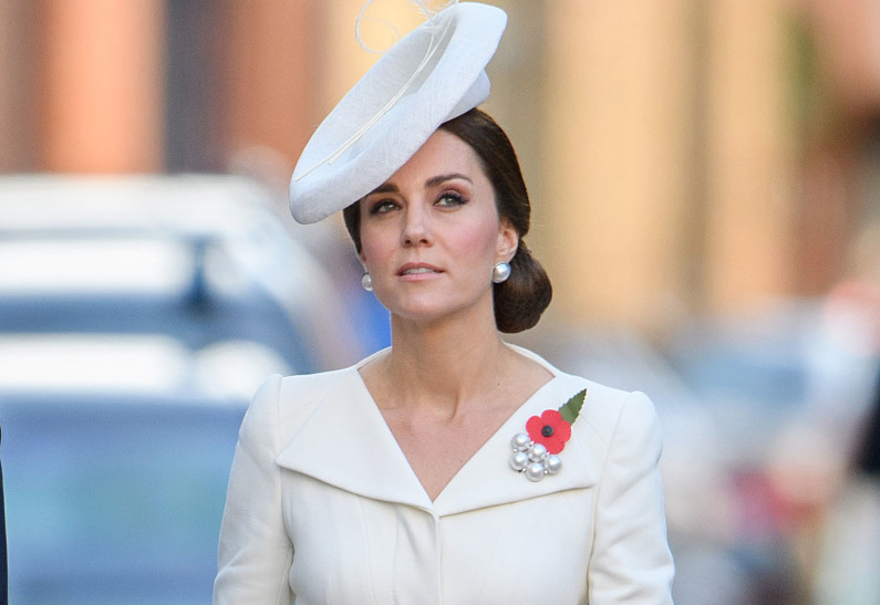 Белая королева: Кейт Миддлтон вновь восхитила безупречным стилем