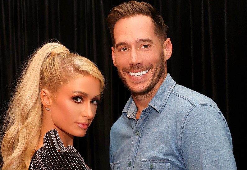 Пэрис Хилтон похвасталась роскошным обручальным кольцом, названным в ее честь