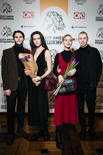 Анастасия Белова и Елизавета Кононова со спутниками