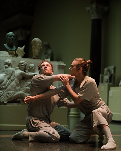 Танцовщики в зале искусства Древнего Рима (хореограф Андрей Короленко)