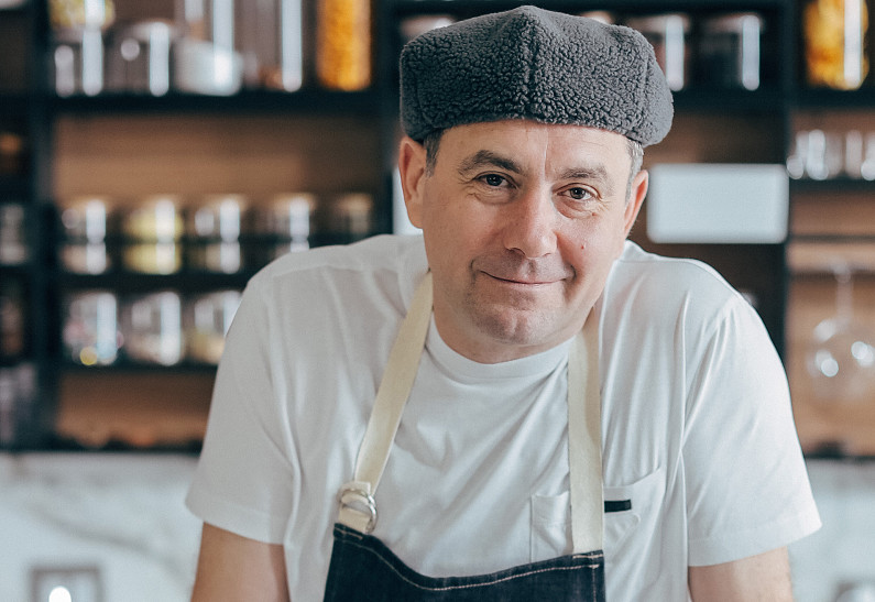 Книга о гастрономических путешествиях шеф-повара Крылова бьет рекорды продаж