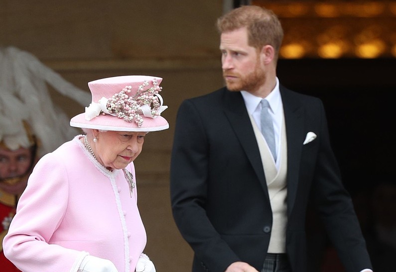 «Потеряла рассудок»: Елизавета II не справляется с драмой в королевской семье
