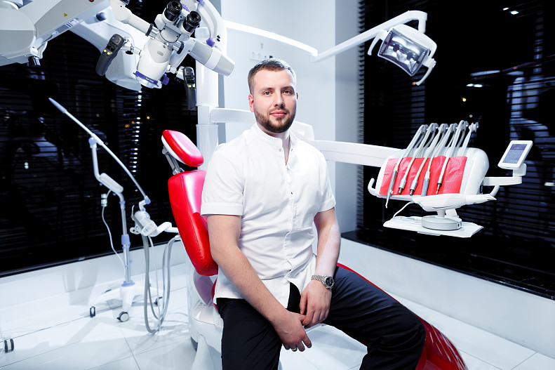 Вячеслав Минко, врач-стоматолог, хирург-ортопед, основатель и руководитель стоматологической клиники DR MINKO DENTAL CLINIC