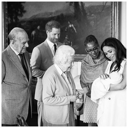 Принц Филипп, королева Елизавета, принц Гарри, Меган Маркл с сыном Арчи и мамой Дорией