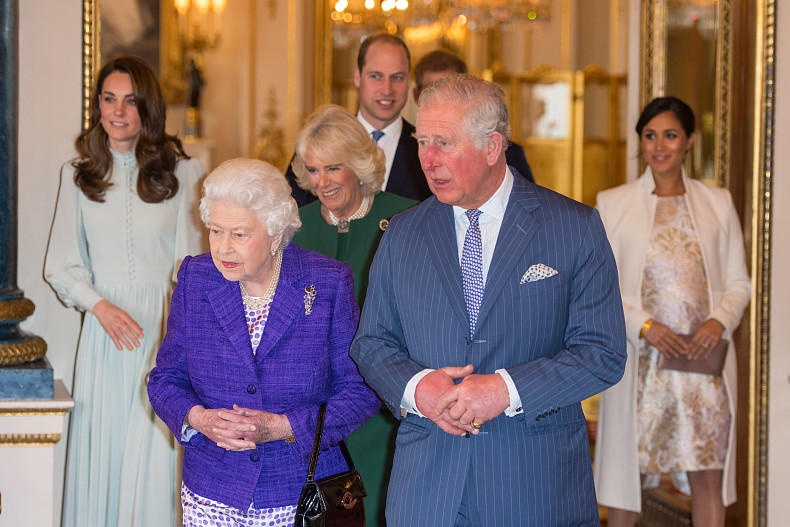 Королева Елизавета и принц Чарльз, Кейт Миддлтон, герцогиня Камилла, принц Уильям и Меган Маркл