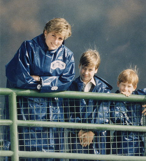 Принцесса Диана с сыновьями Уильямом и Гарри