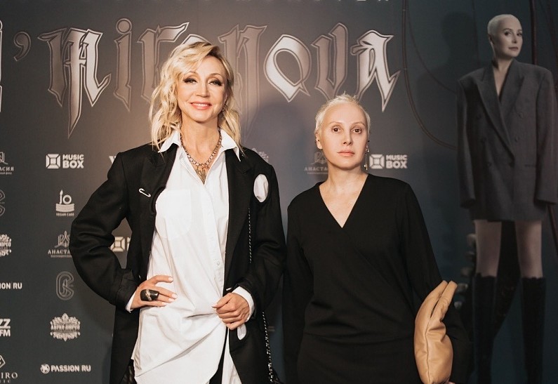 Кристина Орбакайте стала первым гостем выставки Ирины Мироновой