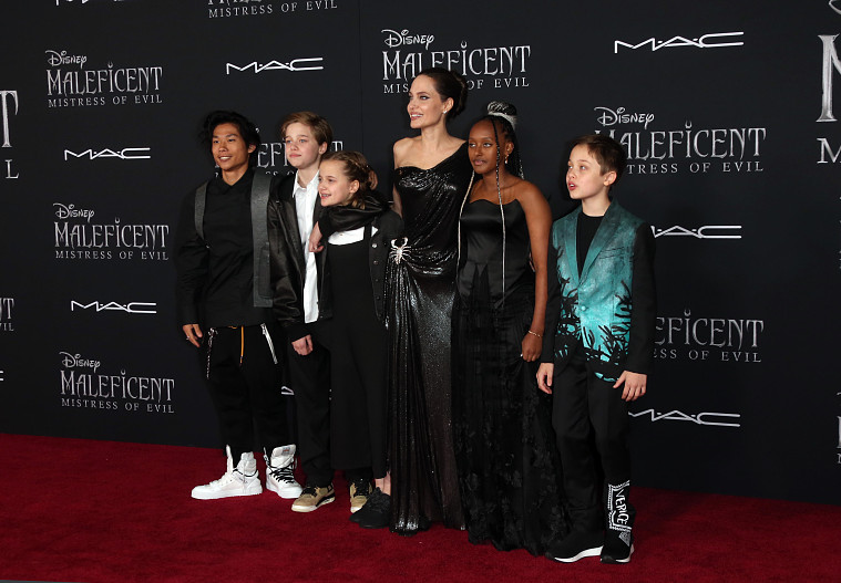 Анджелина Джоли с детьми