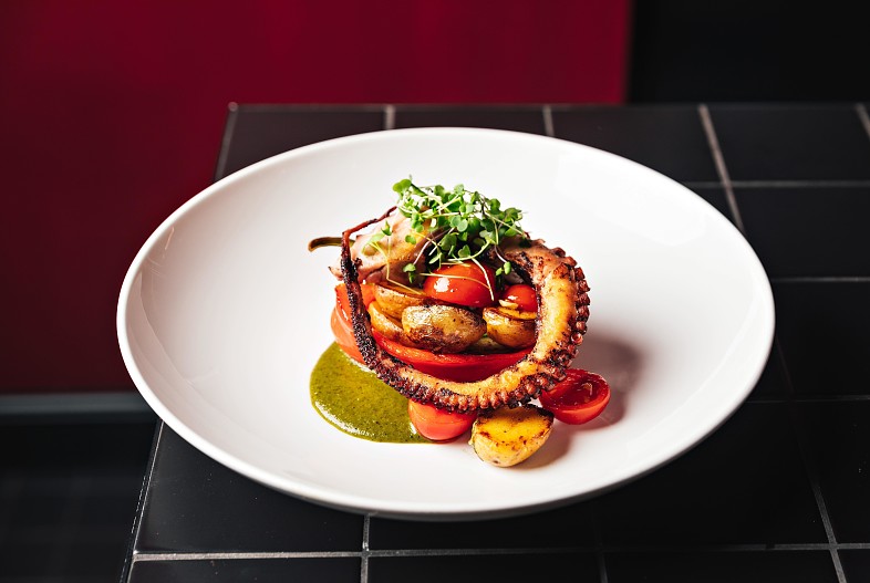 Щупальца осьминога с печёным перцем