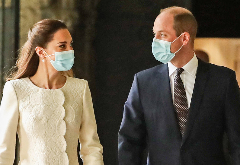 Кейт Миддлтон восхитила идеально продуманным нарядом во время нового выхода с принцем Уильямом. Фото!