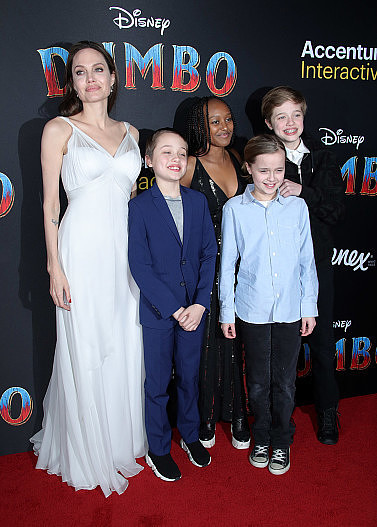 Анджелина Джоли с детьми