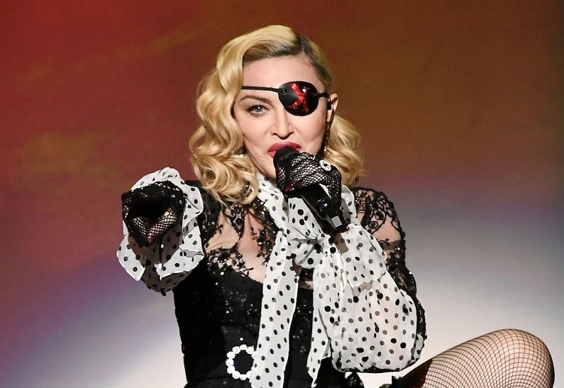 Мадонна оказалась в центре скандала из-за нелепого фотошопа. Рассказываем, что произошло!