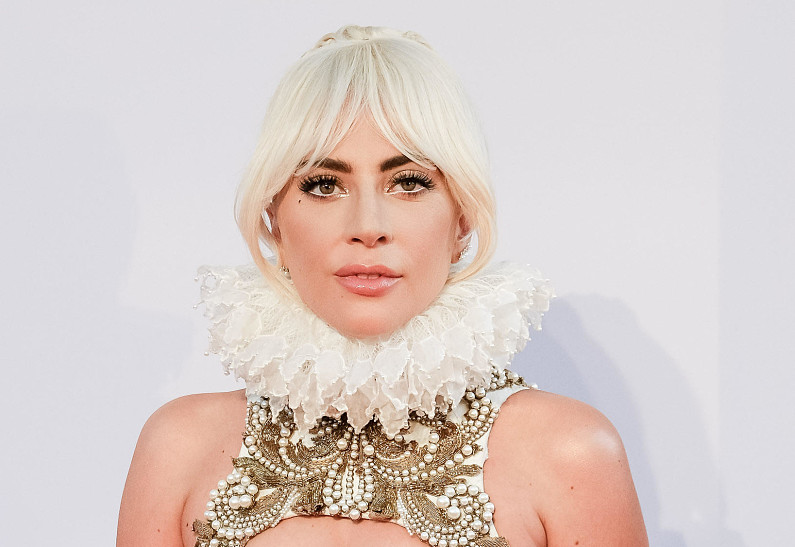 Леди Гага похвасталась роскошным подарком от бойфренда на день рождения
