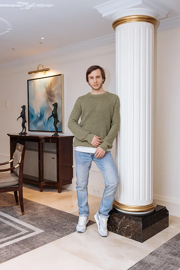 Антон Азаров