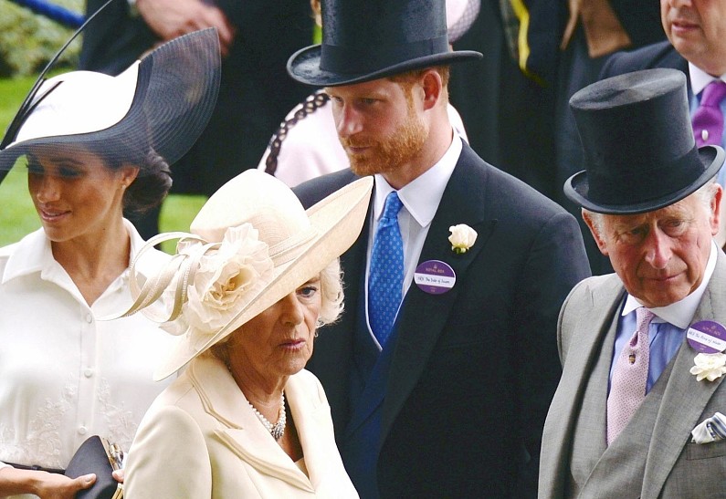 Принц Чарльз отреагировал на вопрос о скандальном интервью принца Гарри и Меган Маркл
