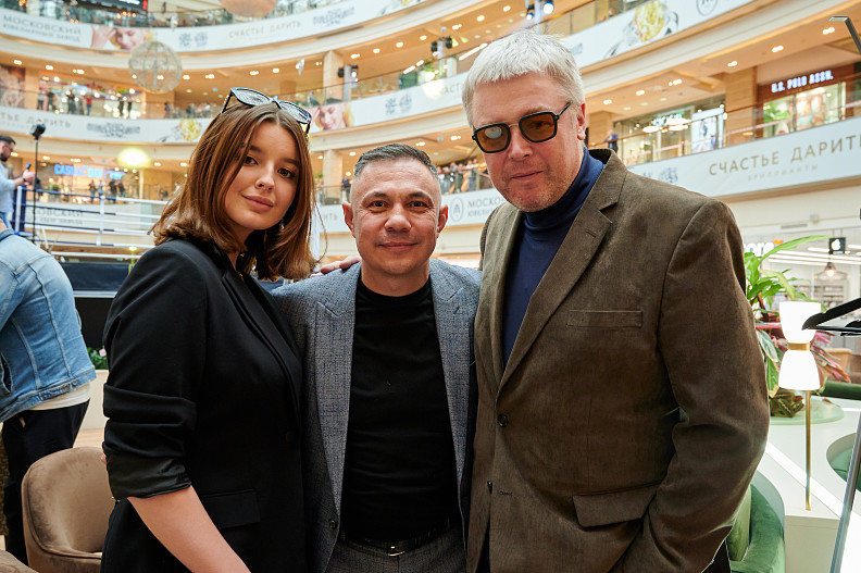 Александр Стриженов с дочерью Александрой и Костя Цзю