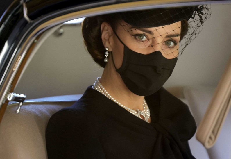 Кейт Миддлтон появилась на похоронах принца Филиппа в жемчужном ожерелье из личной коллекции королевы