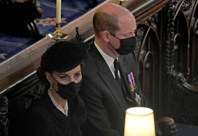 Кейт Миддлтон и принц Уильям почтили память принца Филиппа после похорон