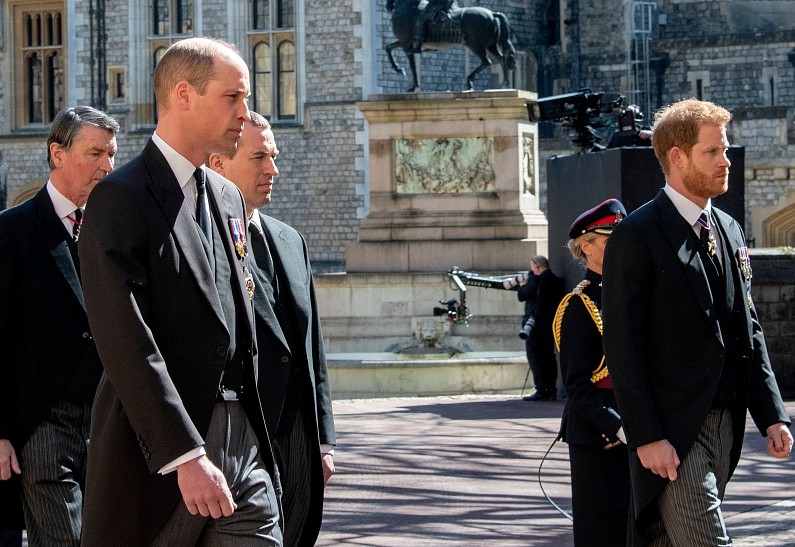 Эксперт по языку тела прокомментировала поведение принца Уильяма и принца Гарри на похоронах принца Филиппа