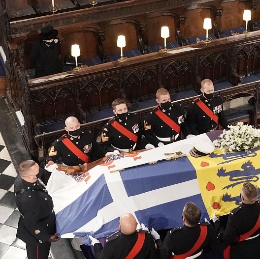 Королева Елизавета на похоронах принца Филиппа