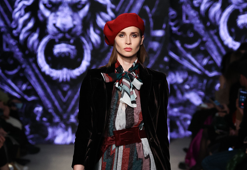 Дизайнер Julia Dalakian представила свою новую коллекцию в рамках Mercedes-Benz Fashion Week Russia