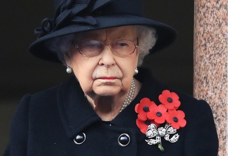 Королева Елизавета провела первую официальную встречу после похорон принца Филиппа