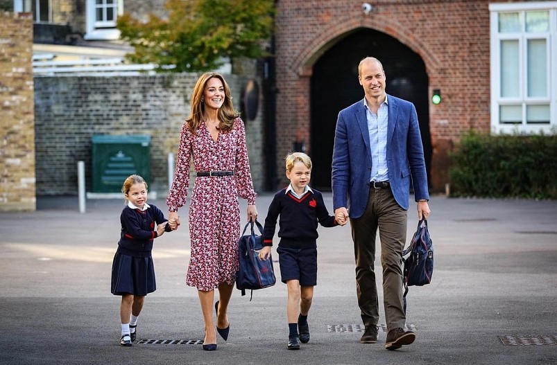 Кейт Миддлтон и принц Уильям с детьми Шарлоттой и Джорджем
