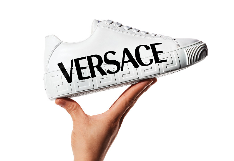 Versace представляет кеды Greca