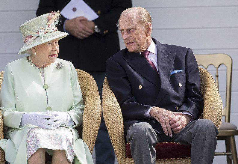 Королева Елизавета оплакивает мужа Филиппа: подробности 8-дневного траура и похорон