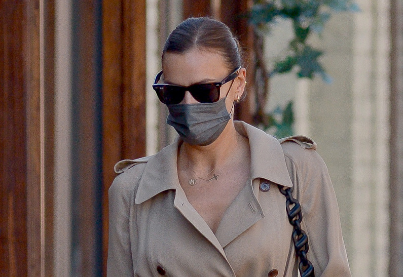 Ирина Шейк и ее 4-летняя дочь вышли на прогулку в похожих нарядах. Фото!