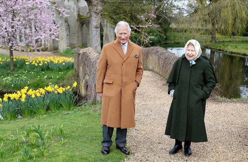 Принц Чарльз и королева Елизавета