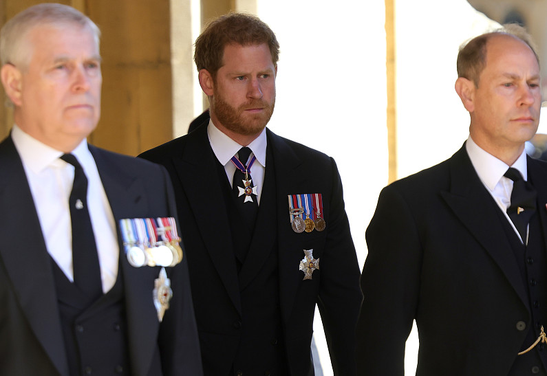 Принц Гарри признался, что опасался возвращаться в Великобританию на похороны принца Филиппа. И вот почему!