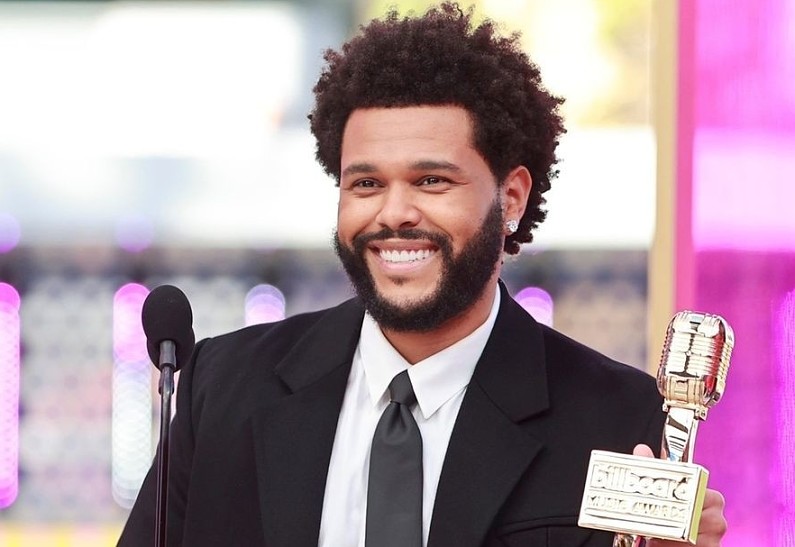 Победители Billboard Music Awards 2021: The Weeknd отомстил за провал на «Грэмми»