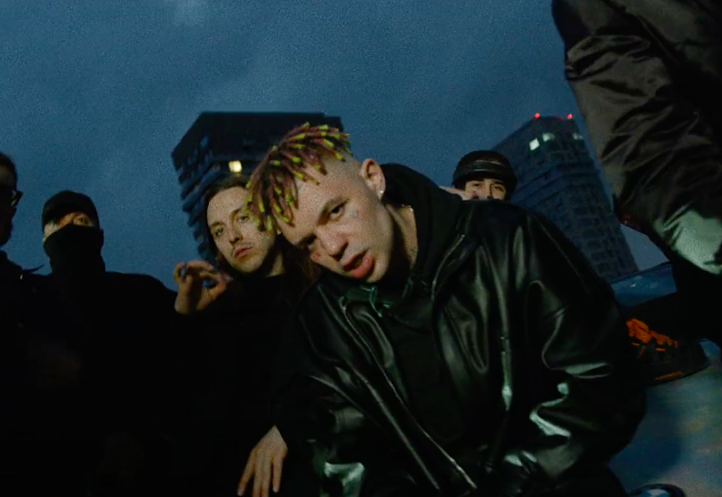 Элджей в новом треке прокомментировал свое задержание за езду в алкогольном опьянении