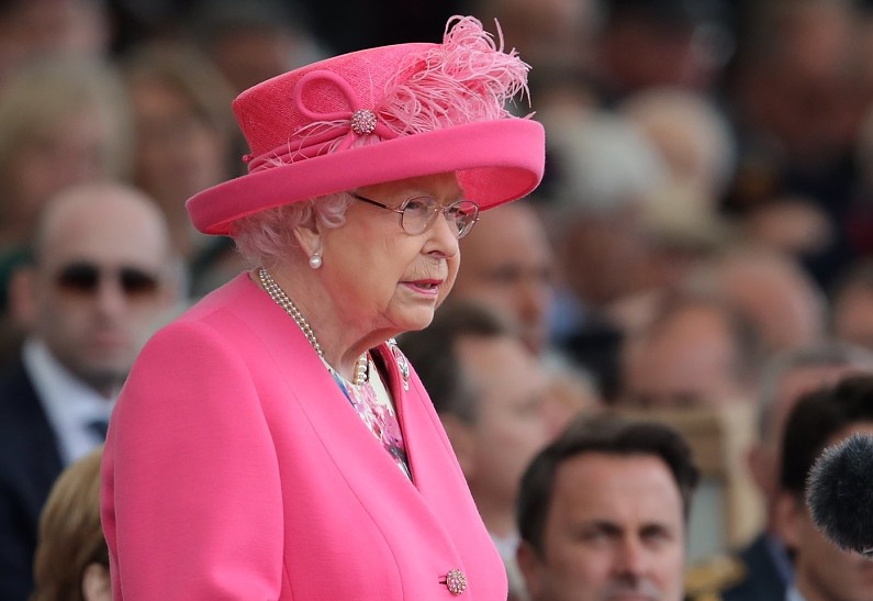 Королева Елизавета получила особенный подарок по случаю 100-летнего юбилея принца Филиппа