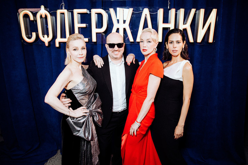 Марина Зудина(украшения Mercury), Сергей Бурунов, Дарья Мороз (украшения Mercury) и Сабина Ахмедова (украшения Mercury)