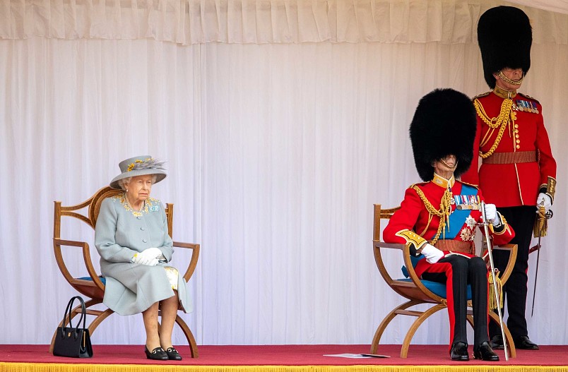 Королева Елизавета II и герцог Кентский