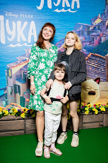 Анна Батурлина с дочками