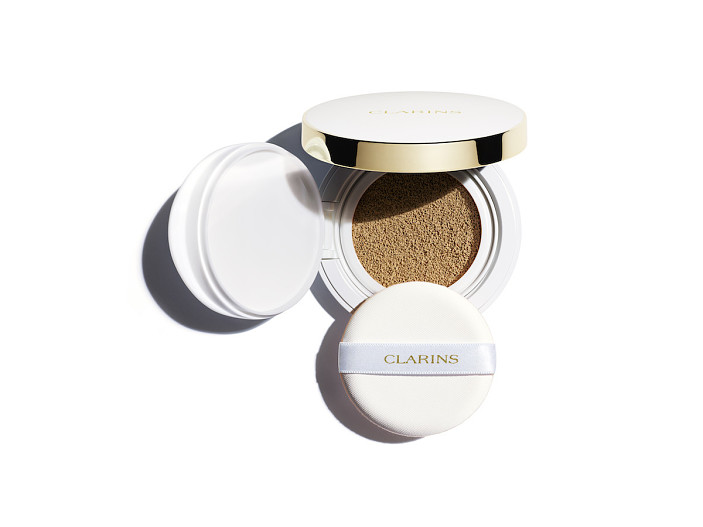 устойчивый тональный крем в подушечке Everlasting Cushion, SPF 50, Clarins.