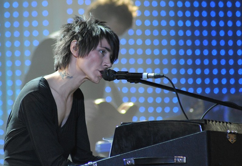 Земфира подала в суд на Евгения Гришковца, который назвал ее «наркоманкой»