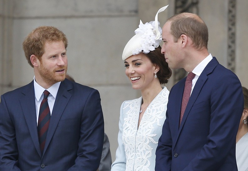 «Это действительно ранит»: дядя Кейт Миддлтон рассказал о влиянии герцогини на отношения принца Уильяма и принца Гарри