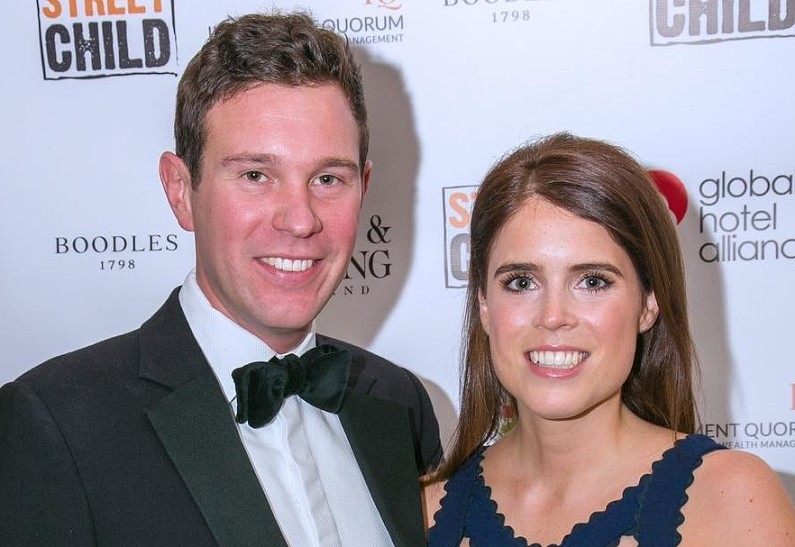 Принцесса Евгения показала новые трогательные фото своего 4-месячного сына в честь Дня отца