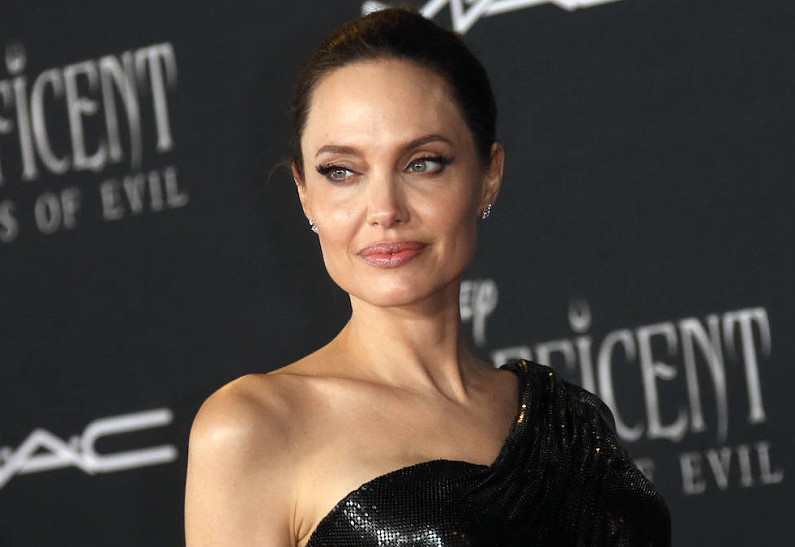 Анджелина Джоли призналась, что она сталкивается с серьезными проблемами из-за цвета кожи своих детей