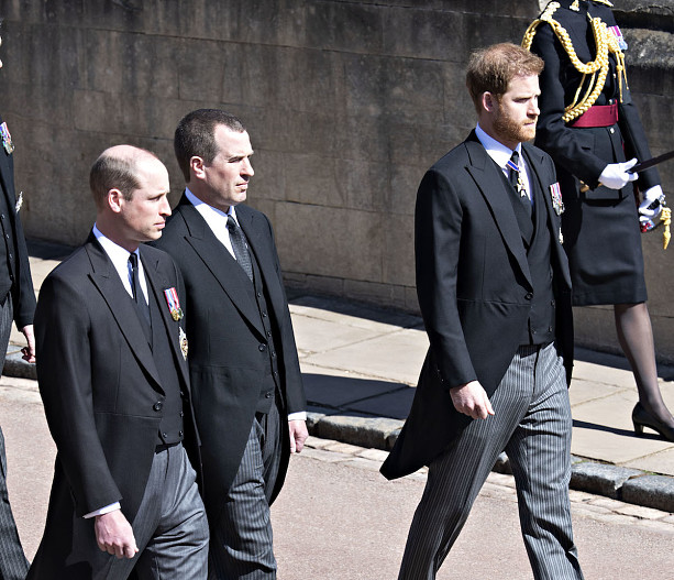 Принцы Уильям и Гарри на похоронах принца Филиппа в апреле