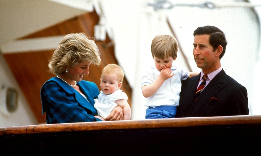 Принцесса Диана, принц Чарльз, принц Уильям и принц Гарри