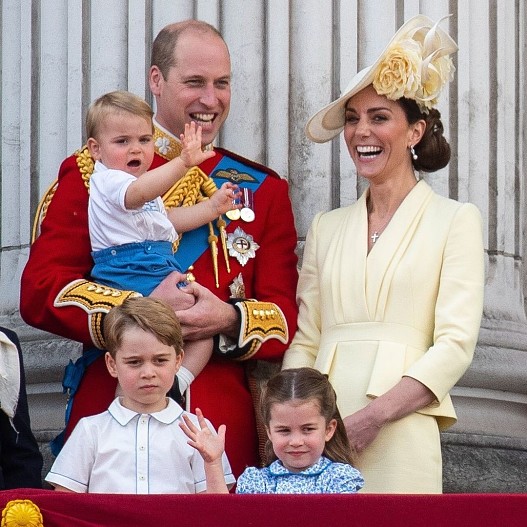 Принц Уильям и Кейт Миддлтон со своими детьми