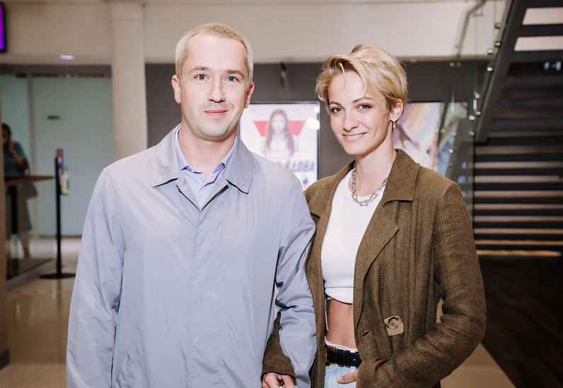 Егор Корешков, Полина Максимова, Ирина Старшенбаум и другие на премьере фильма «Джетлаг»